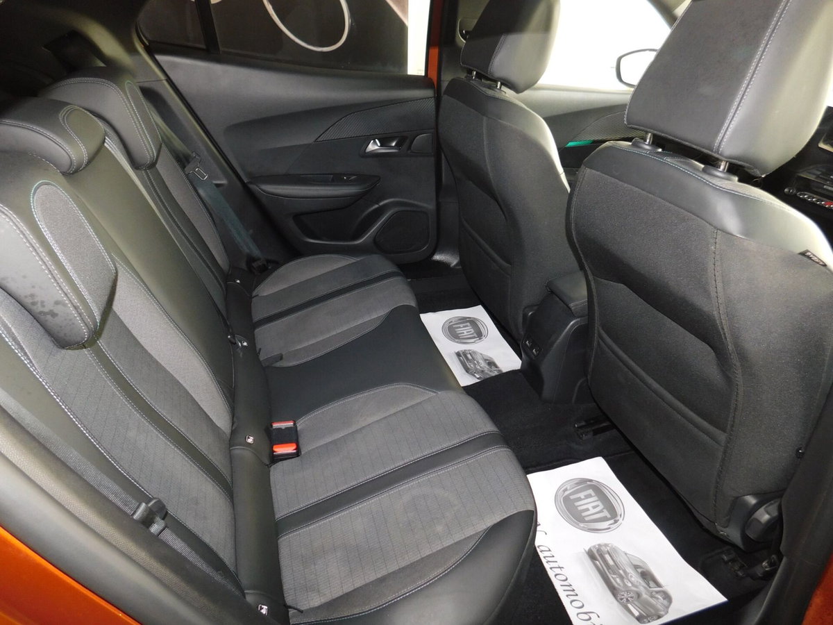 Peugeot 2008 PureTech 100 S&S Allure (19)
