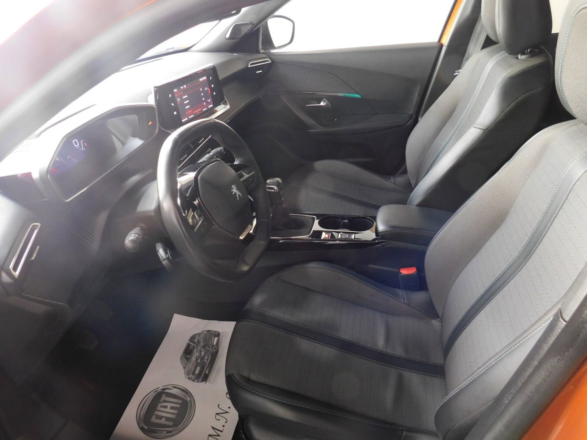 Peugeot 2008 PureTech 100 S&S Allure (7)