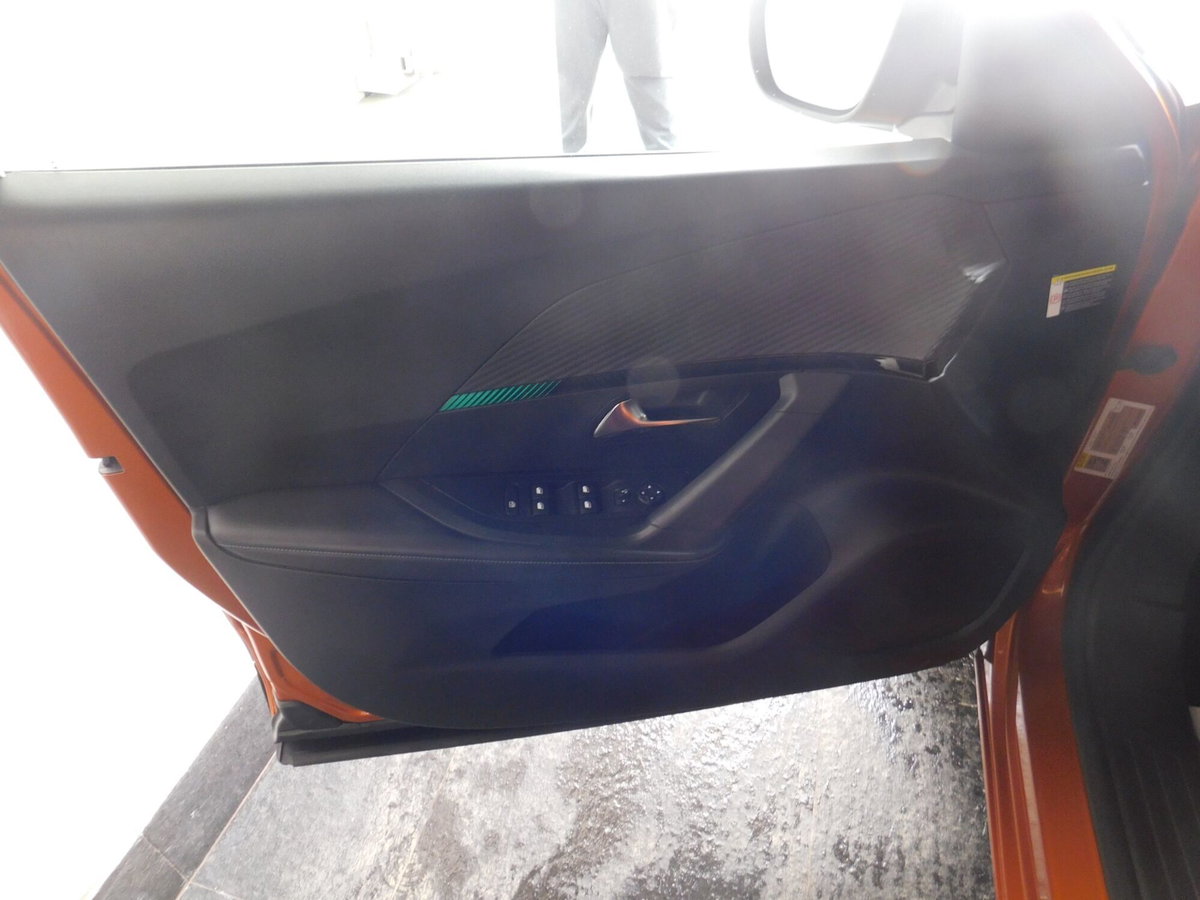 Peugeot 2008 PureTech 100 S&S Allure (8)