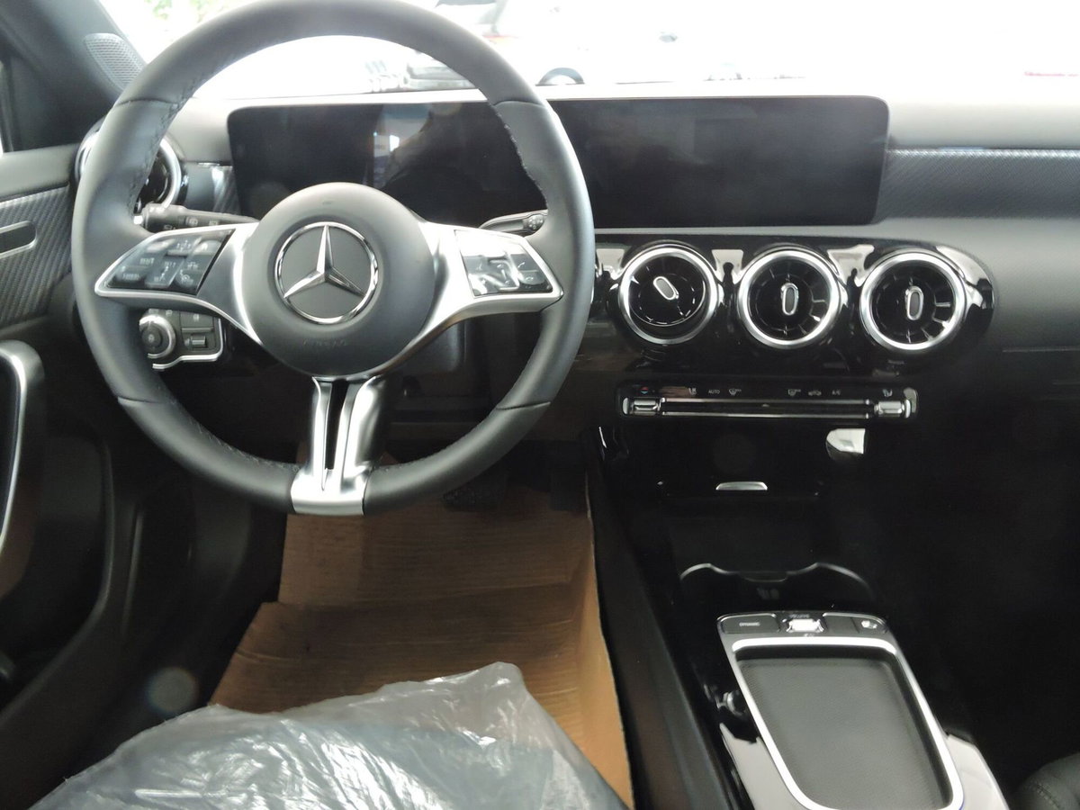 Mercedes-Benz Classe A Sedan 180 Progressive Advanced Plus auto (9)