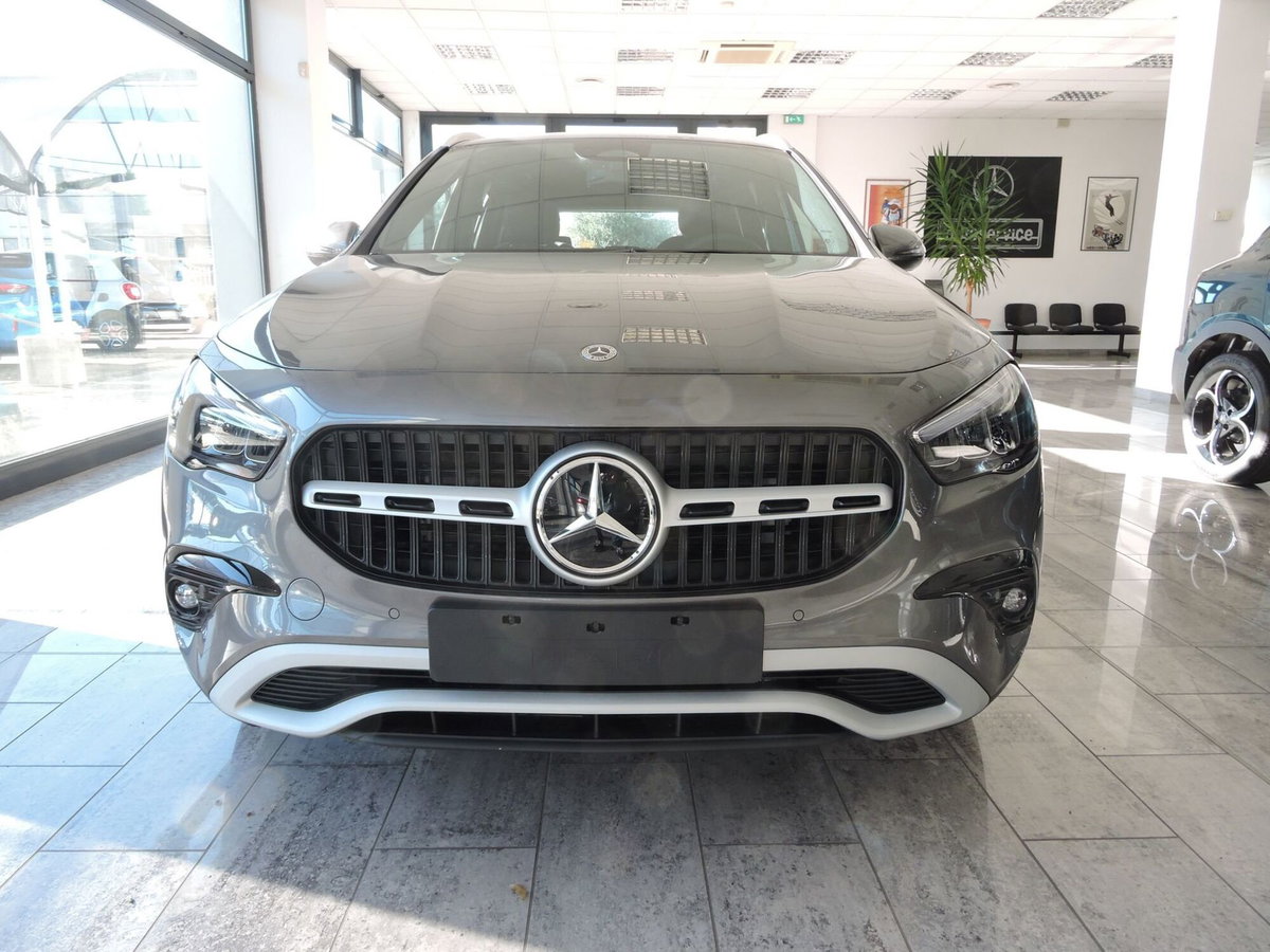 Mercedes-Benz GLA SUV 180 Advanced auto (2)