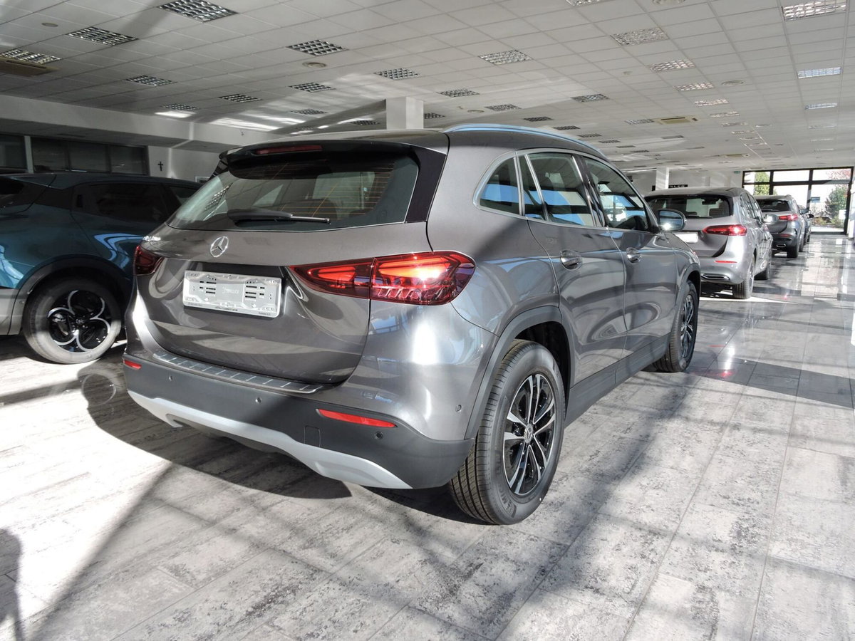 Mercedes-Benz GLA SUV 180 Advanced auto (4)
