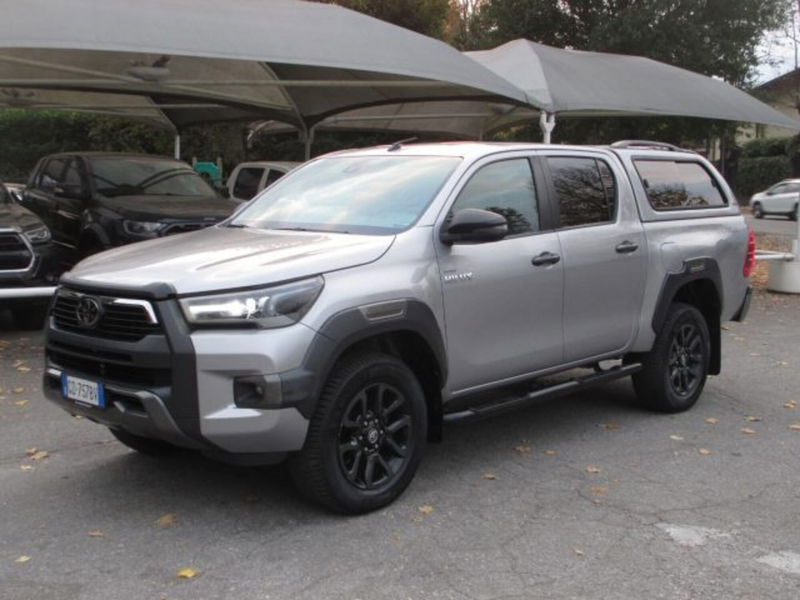Toyota Hilux 2.8 D A/T 4WD porte Double Cab Invincible
