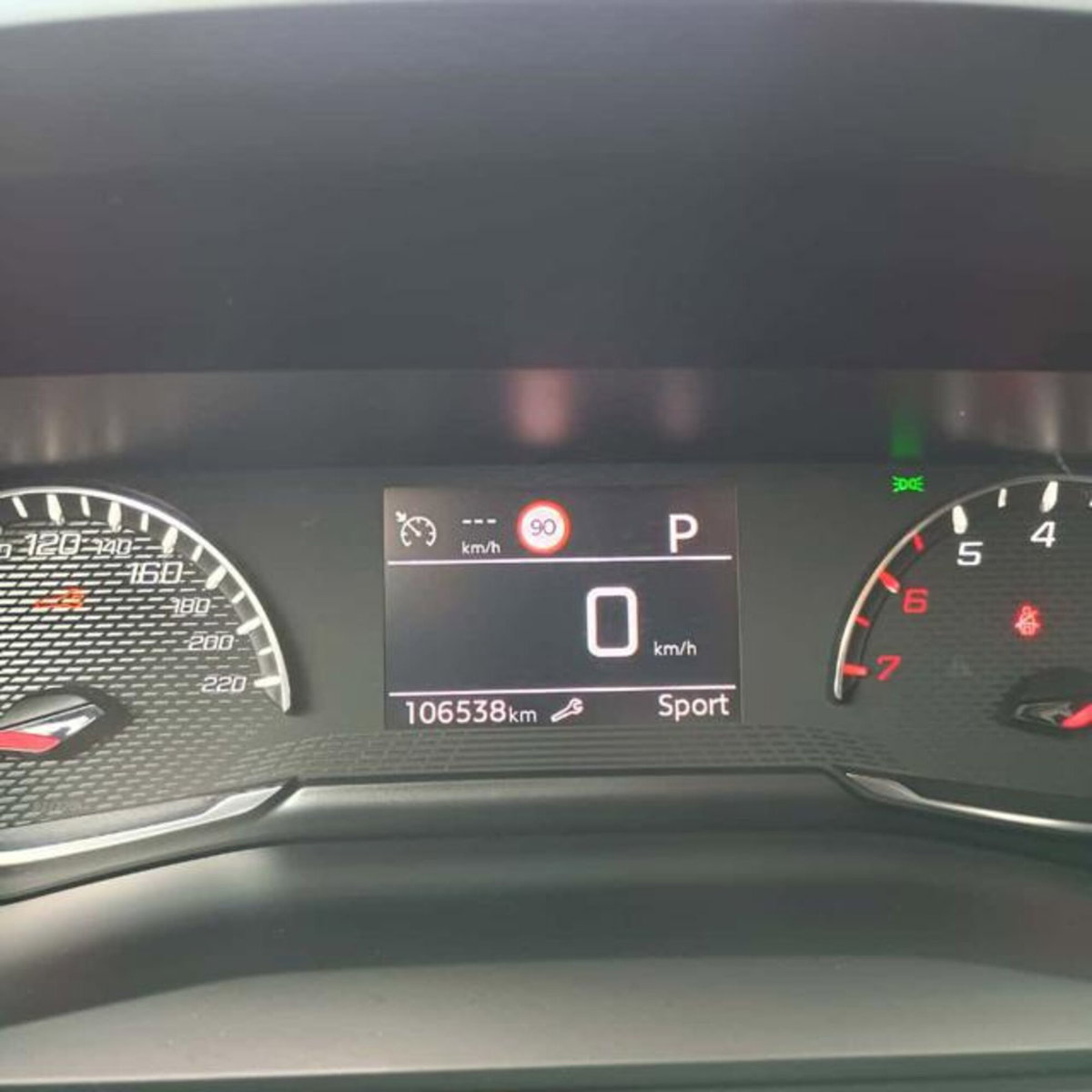 Peugeot 2008 BlueHDi 130 S&S EAT8 Allure Pack (13)