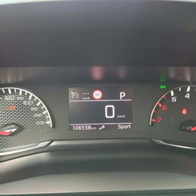 Peugeot 2008 BlueHDi 130 S&S EAT8 Allure Pack (13)