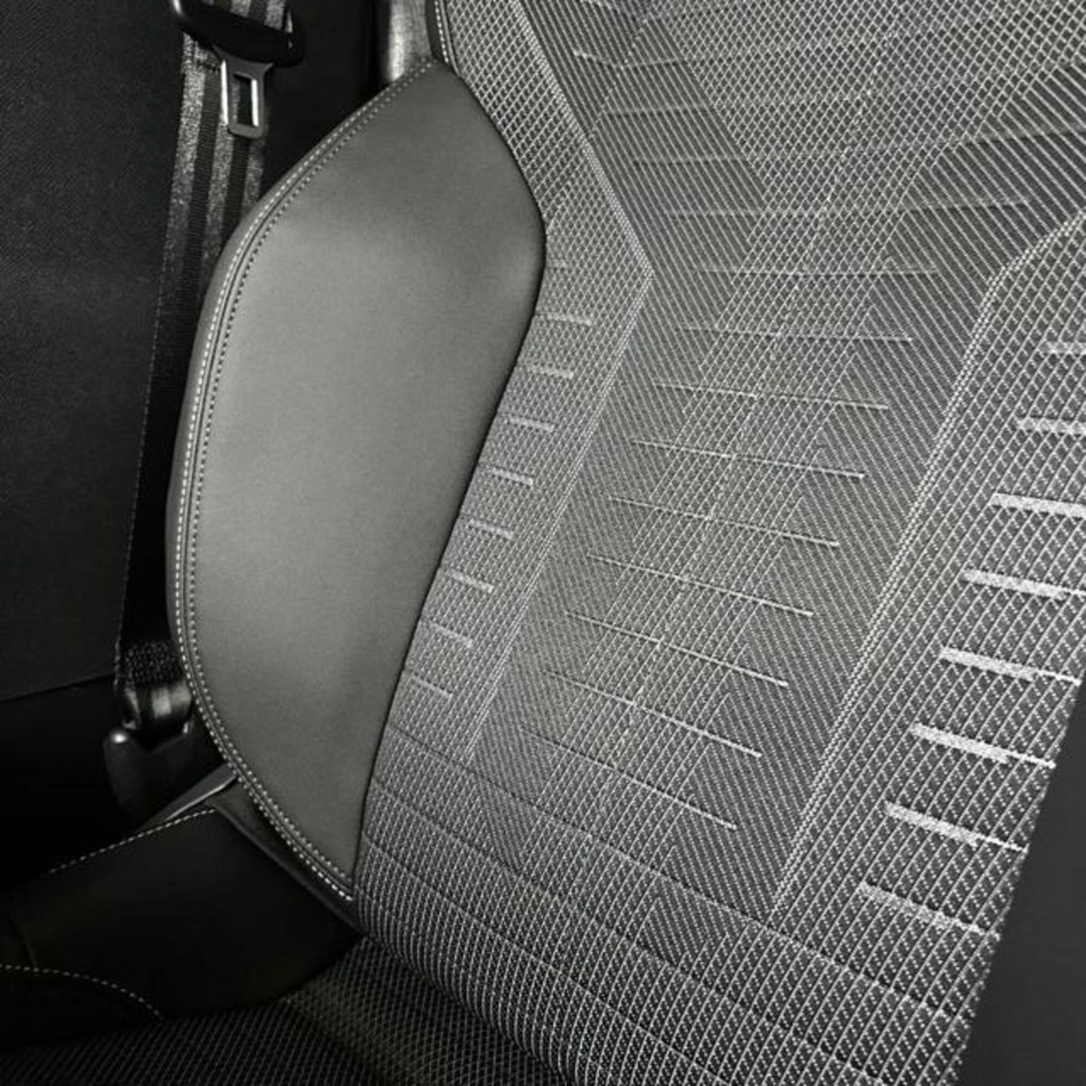 Peugeot 3008 1.2 hybrid GT Exclusive 145cv e-dcs6 (11)