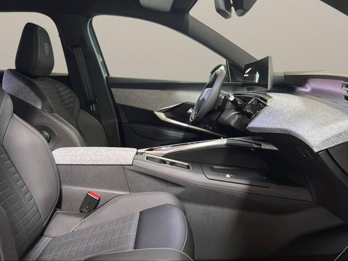 Peugeot 3008 1.2 hybrid GT Exclusive 145cv e-dcs6 (13)