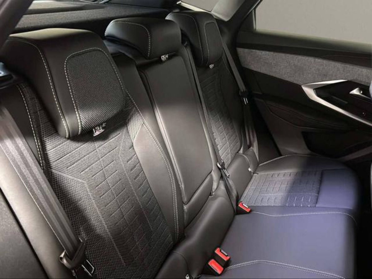 Peugeot 3008 1.2 hybrid GT Exclusive 145cv e-dcs6 (14)