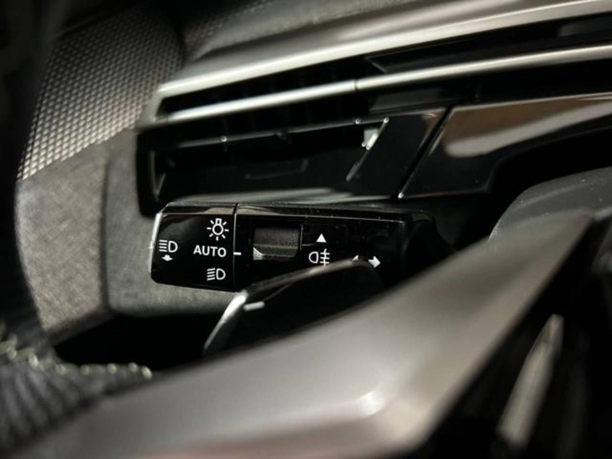 Peugeot 3008 1.2 hybrid GT Exclusive 145cv e-dcs6 (19)
