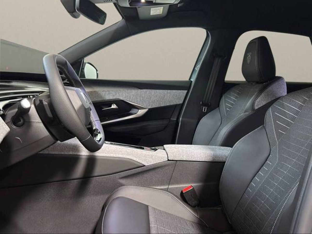 Peugeot 3008 1.2 hybrid GT Exclusive 145cv e-dcs6 (9)