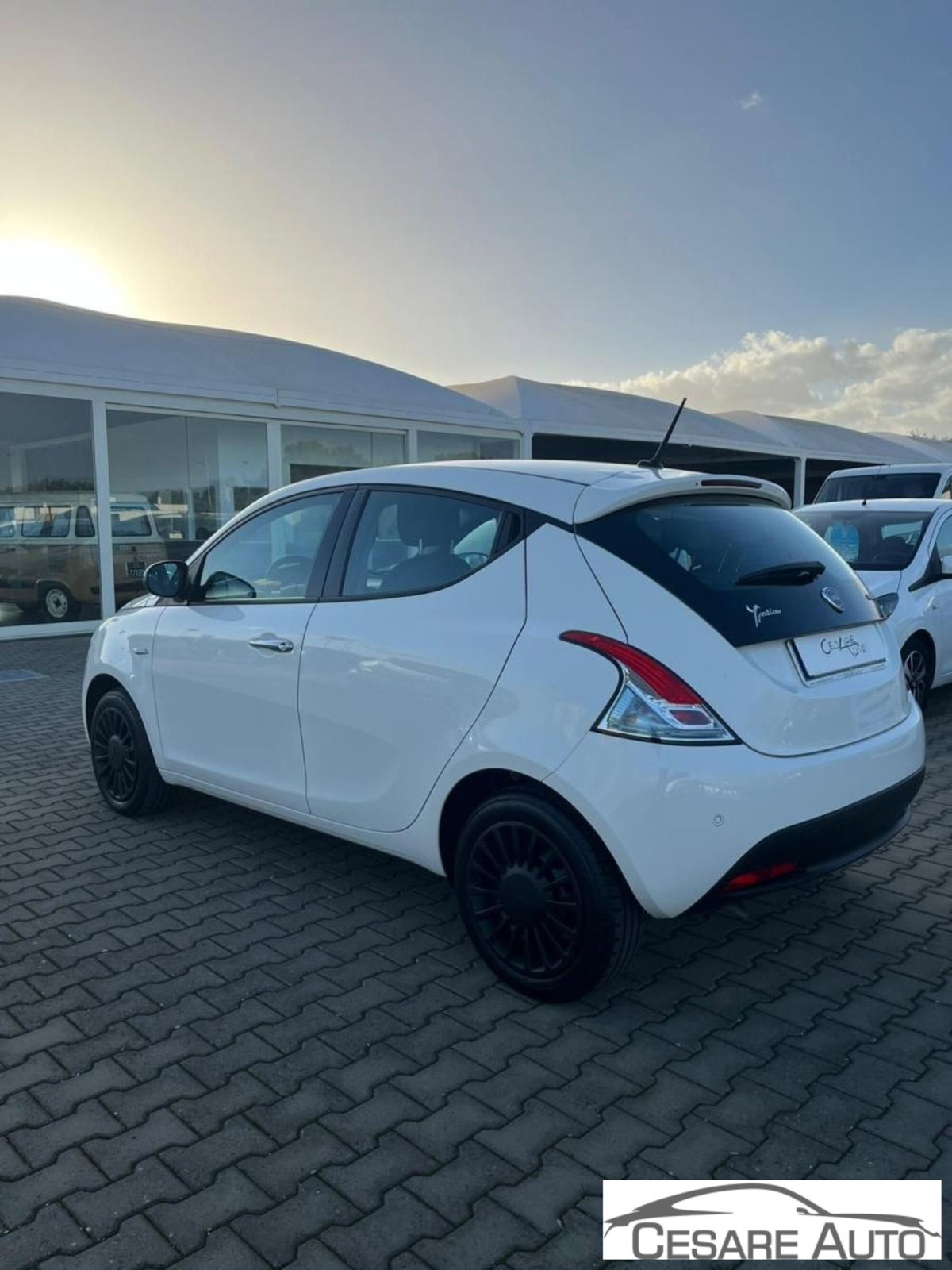 Lancia Ypsilon 1.0 FireFly 5 porte S&S Hybrid Ecochic Silver (4)