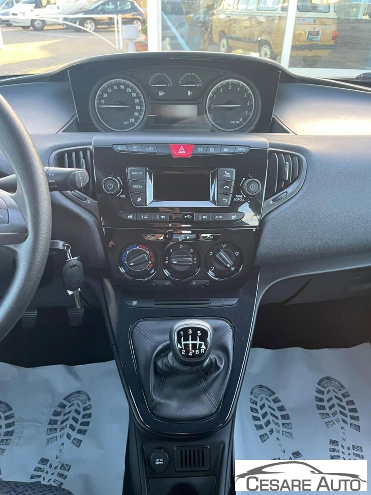 Lancia Ypsilon 1.0 FireFly 5 porte S&S Hybrid Ecochic Silver (6)