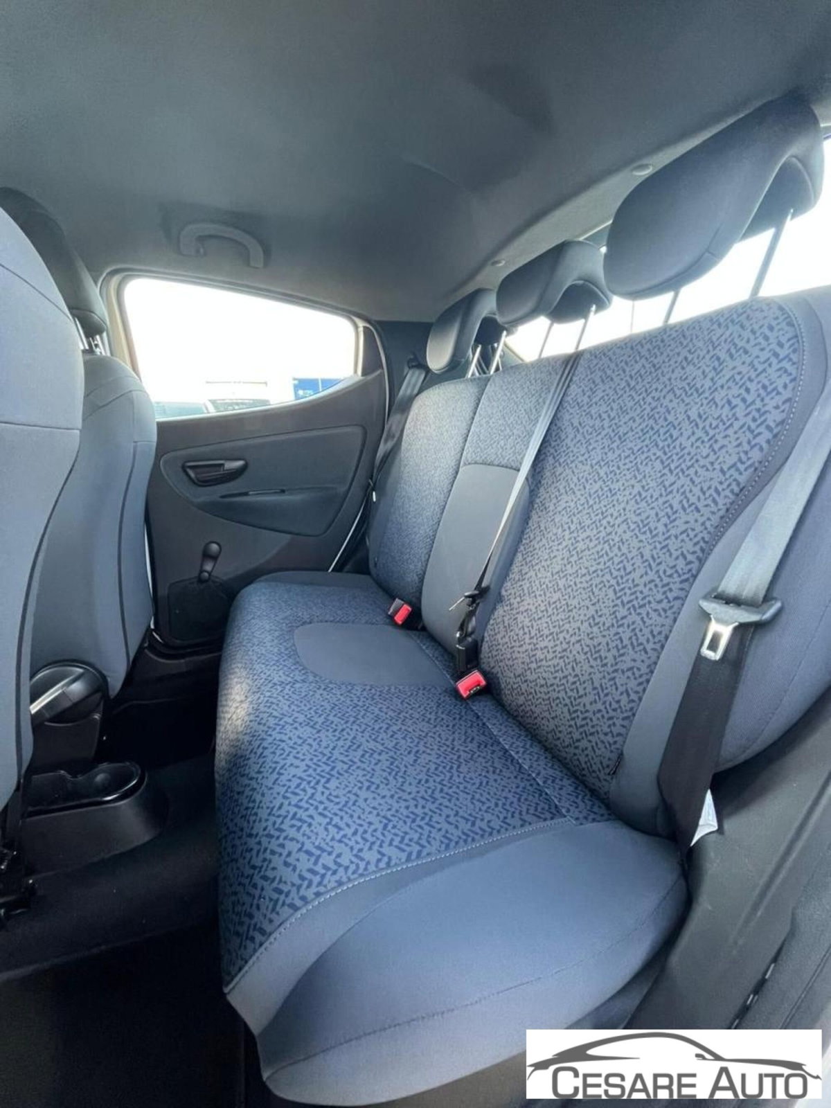 Lancia Ypsilon 1.0 FireFly 5 porte S&S Hybrid Ecochic Silver (9)