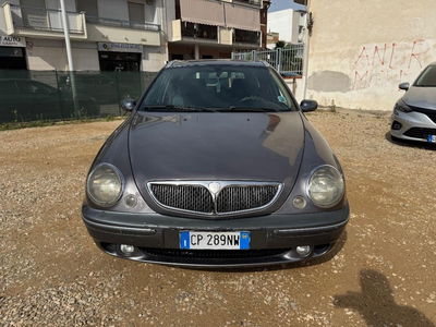Lancia Lybra Station Wagon JTD cat S.W. Emblema usata