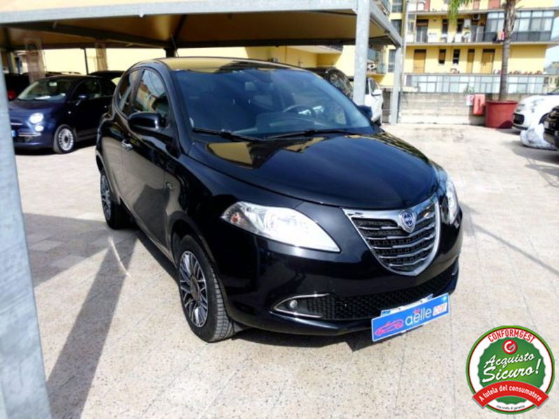 Lancia Ypsilon 0.9 TwinAir 85 CV 5 porte Metano Ecochic Elle