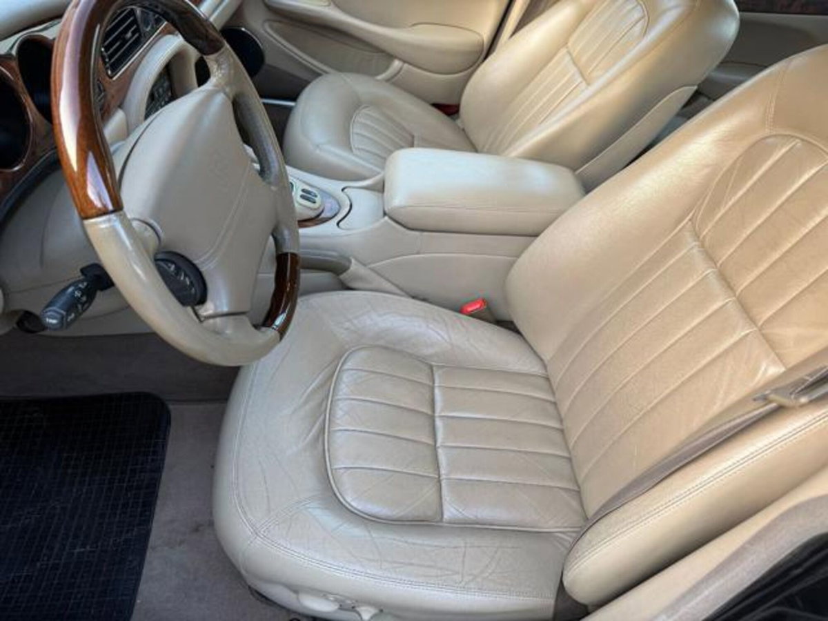 Jaguar XJ 3.2 cat Executive (12)