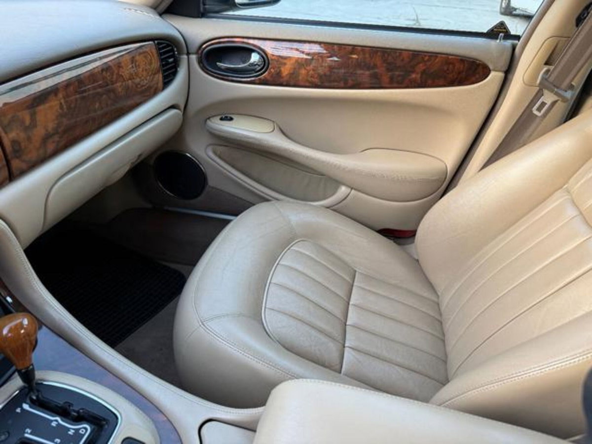 Jaguar XJ 3.2 cat Executive (17)
