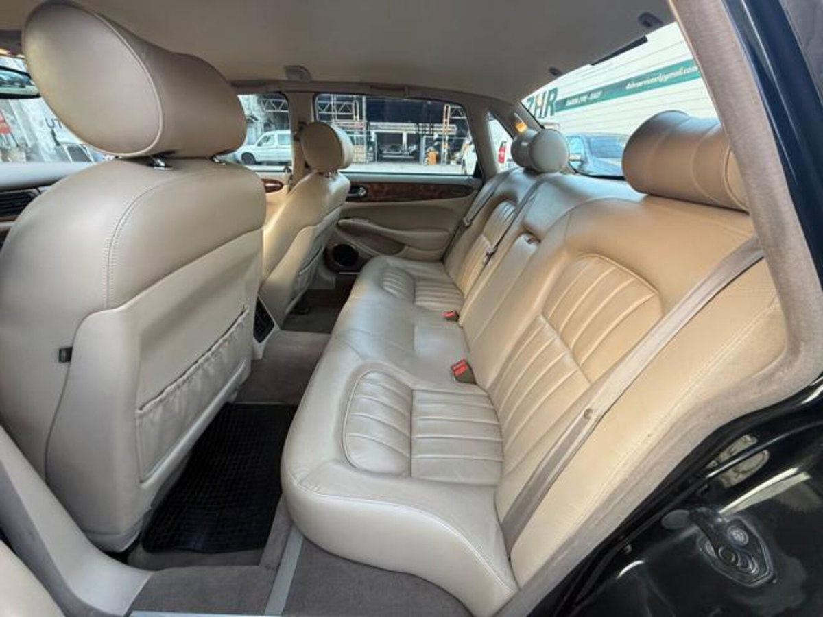 Jaguar XJ 3.2 cat Executive (19)