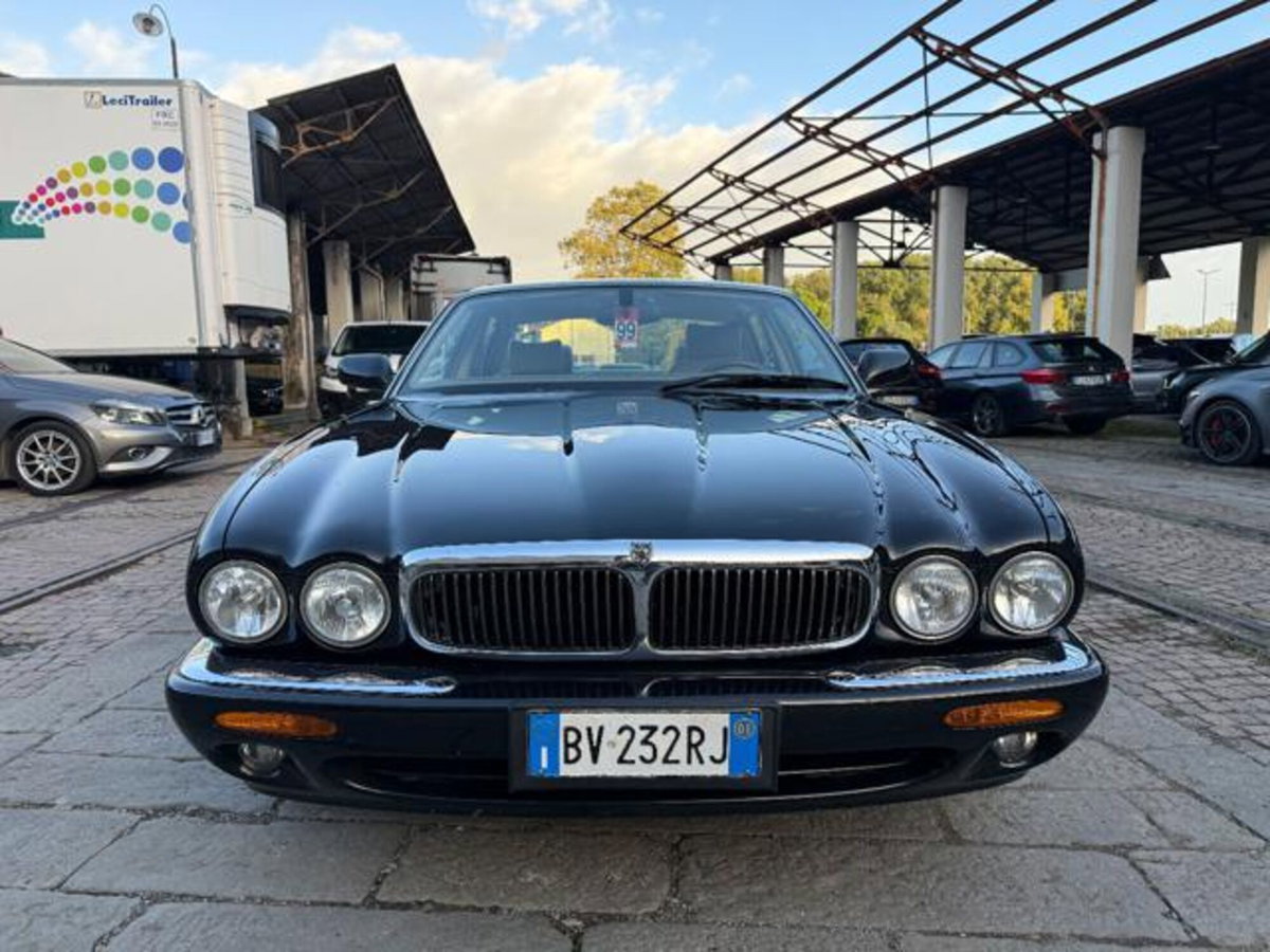 Jaguar XJ 3.2 cat Executive (3)