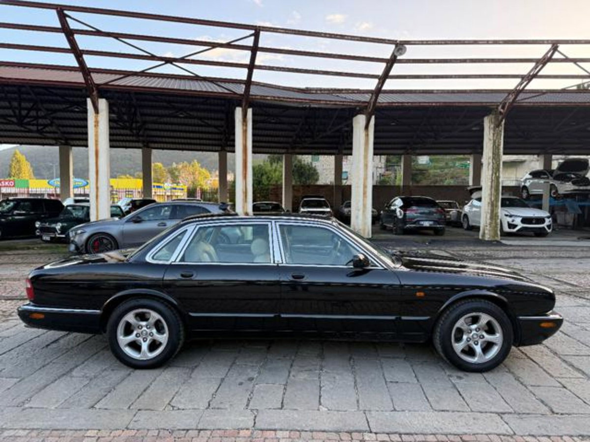Jaguar XJ 3.2 cat Executive (4)