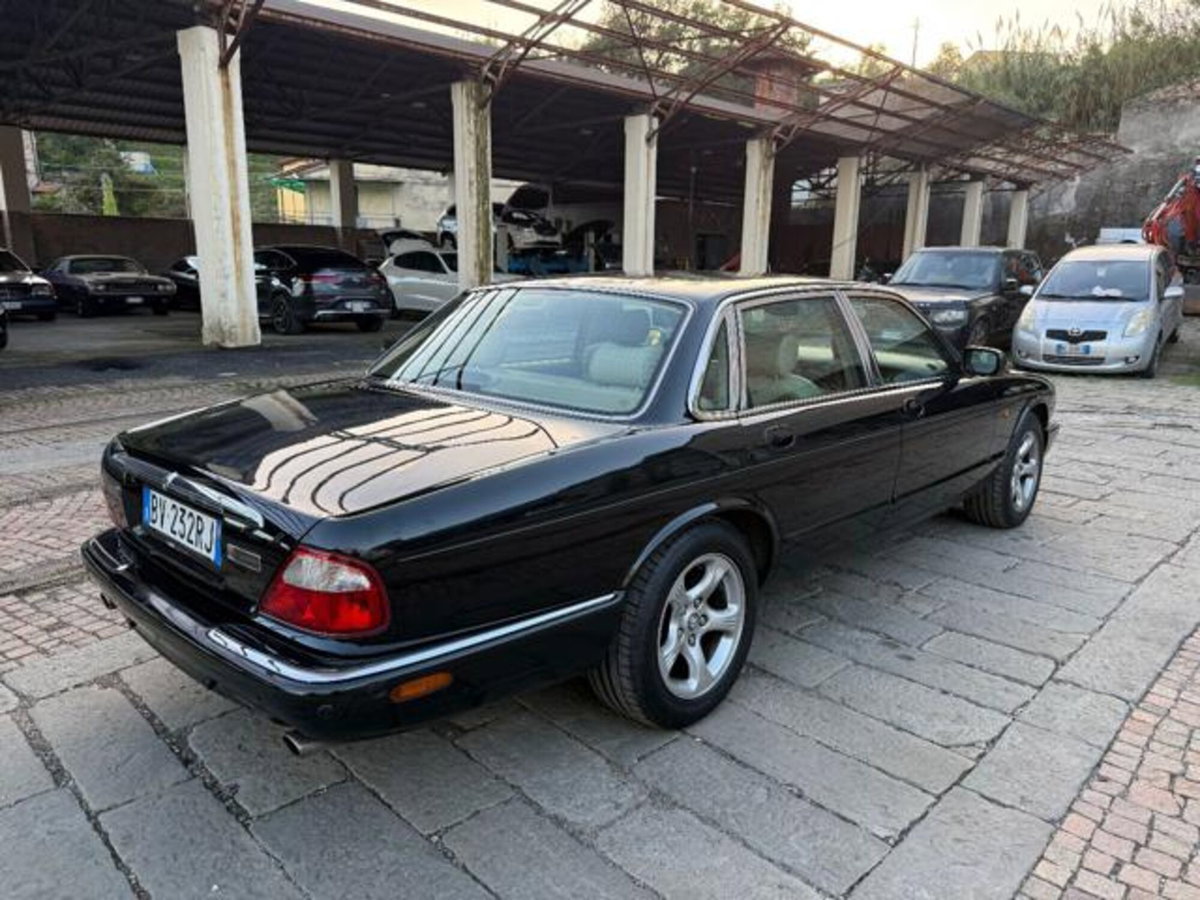 Jaguar XJ 3.2 cat Executive (5)