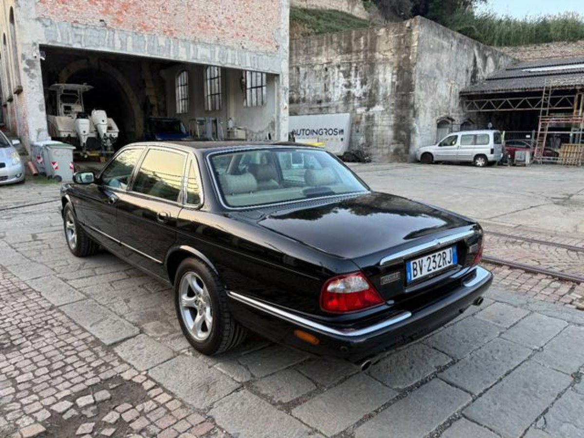 Jaguar XJ 3.2 cat Executive (8)