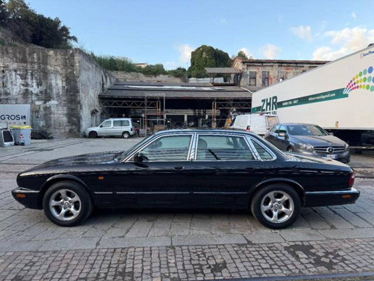 Jaguar XJ 3.2 cat Executive (9)