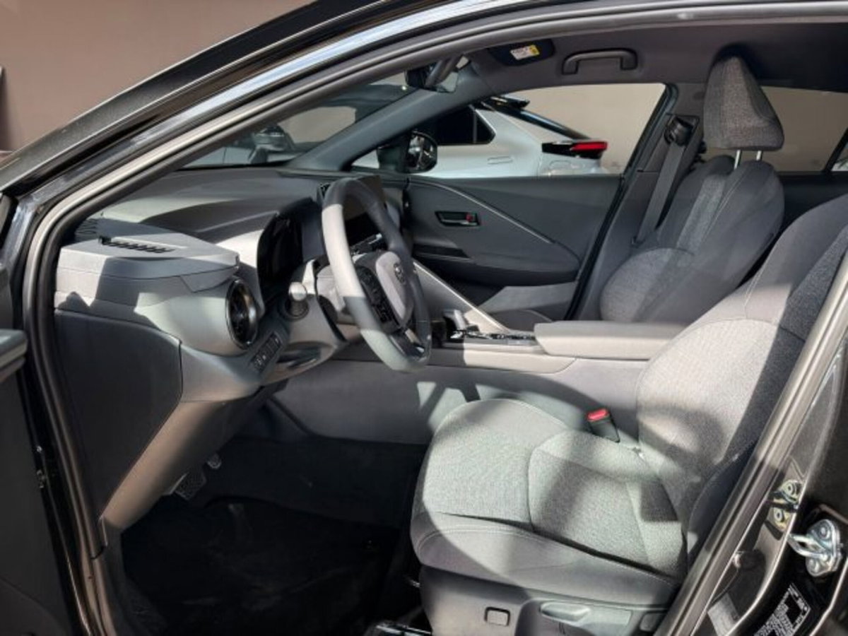 Toyota Toyota C-HR 2.0 phev Trend fwd e-cvt (10)