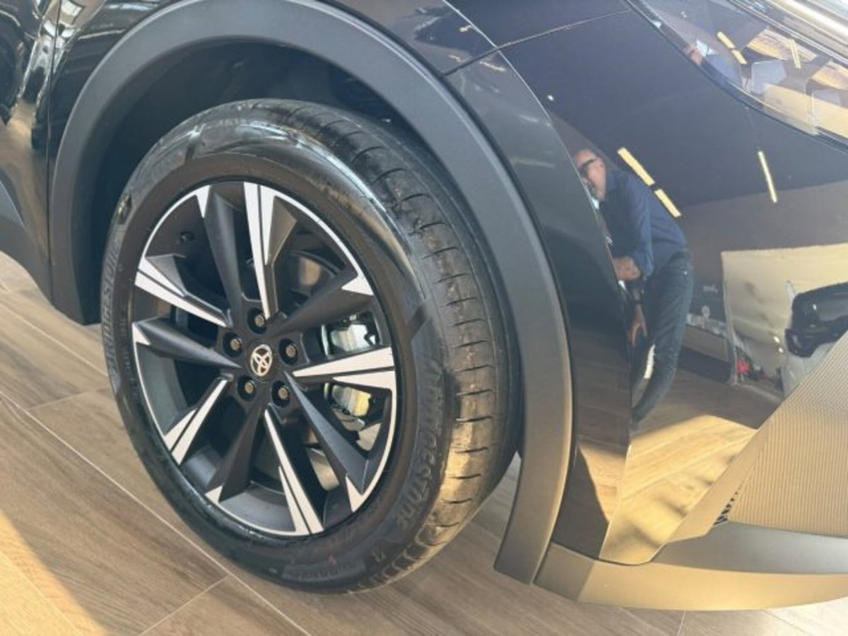 Toyota Toyota C-HR 2.0 phev Trend fwd e-cvt (11)