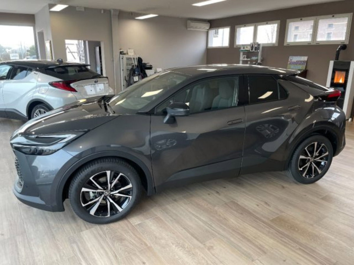 Toyota Toyota C-HR 2.0 phev Trend fwd e-cvt (2)