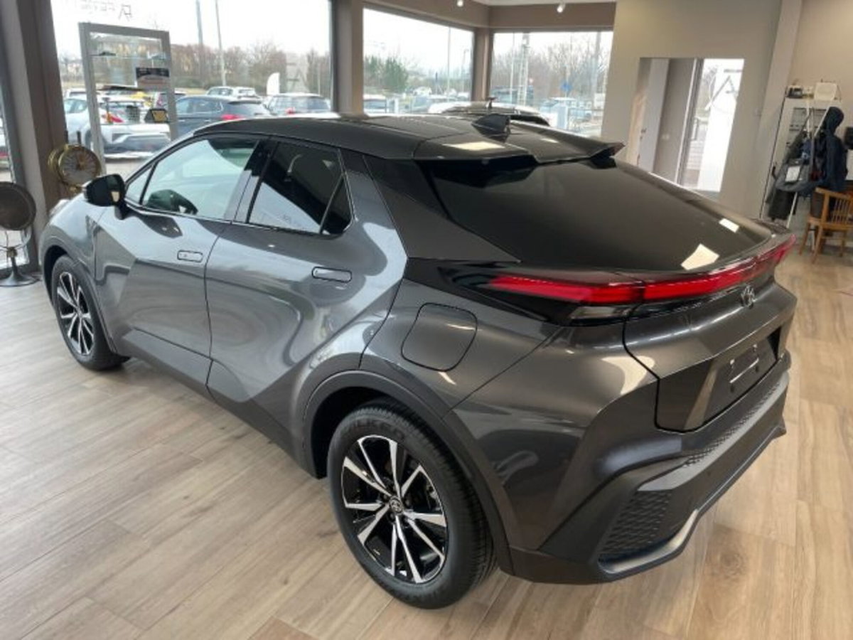 Toyota Toyota C-HR 2.0 phev Trend fwd e-cvt (3)