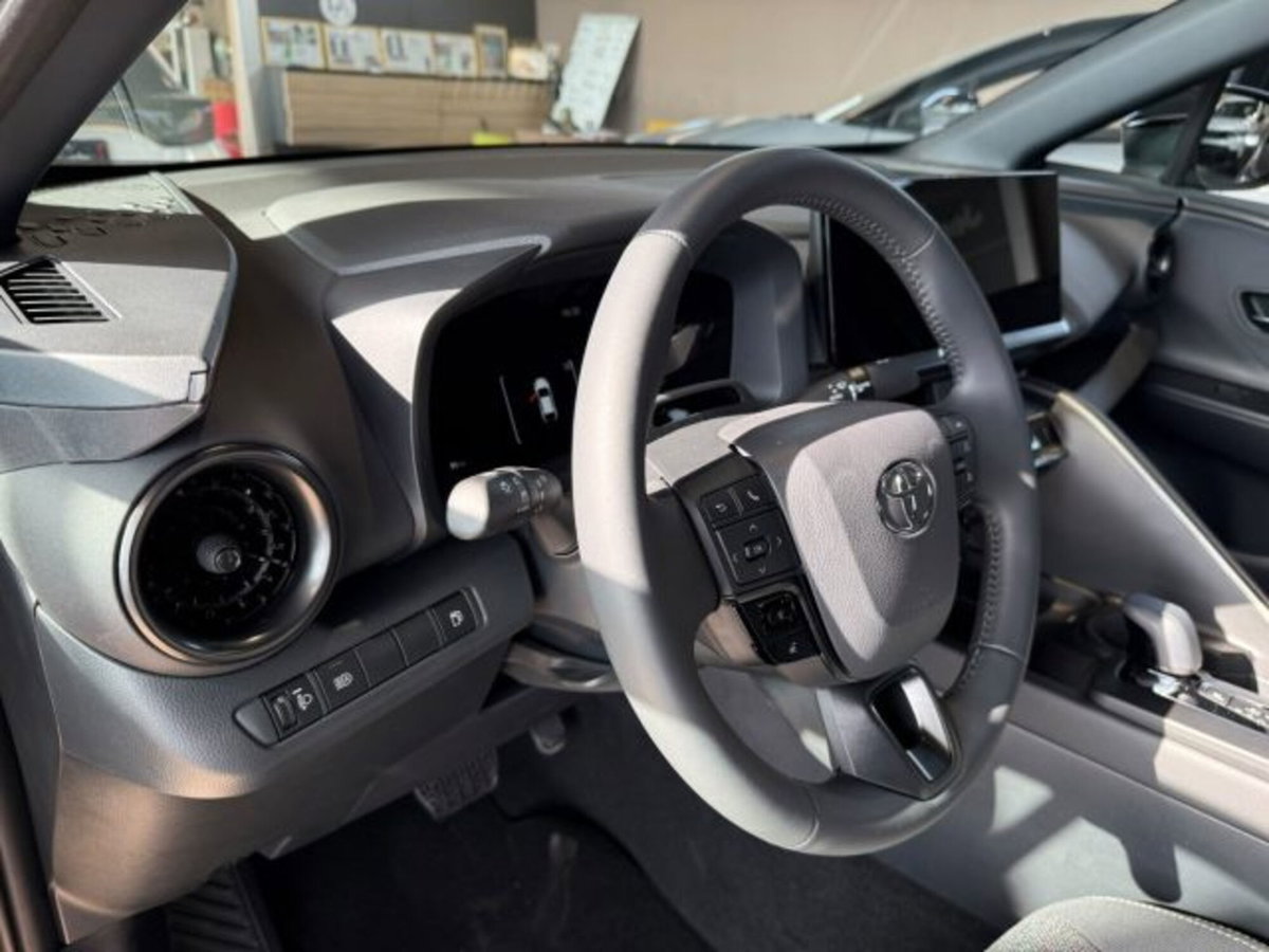 Toyota Toyota C-HR 2.0 phev Trend fwd e-cvt (9)