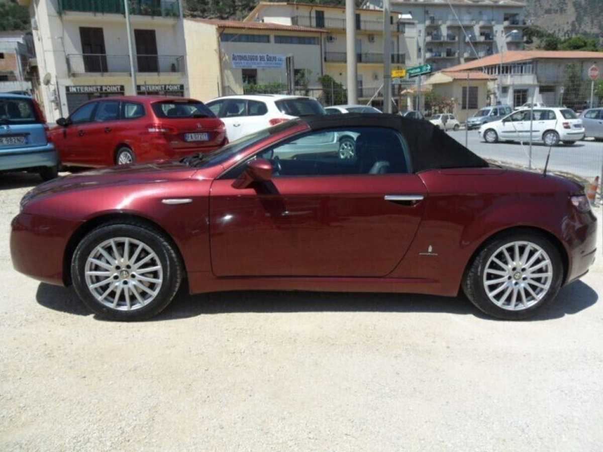 Alfa Romeo Spider 2.4 JTDm Exclusive (2)