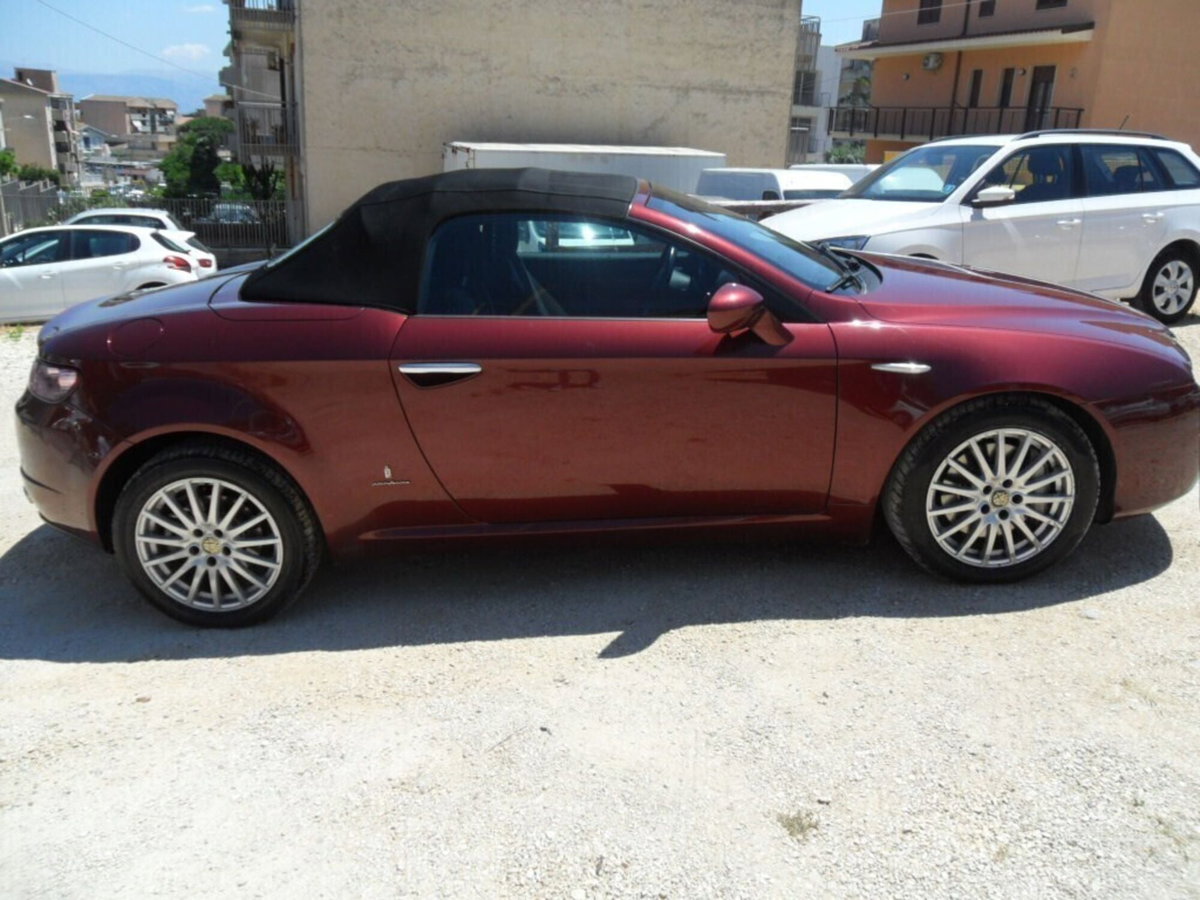 Alfa Romeo Spider 2.4 JTDm Exclusive (4)