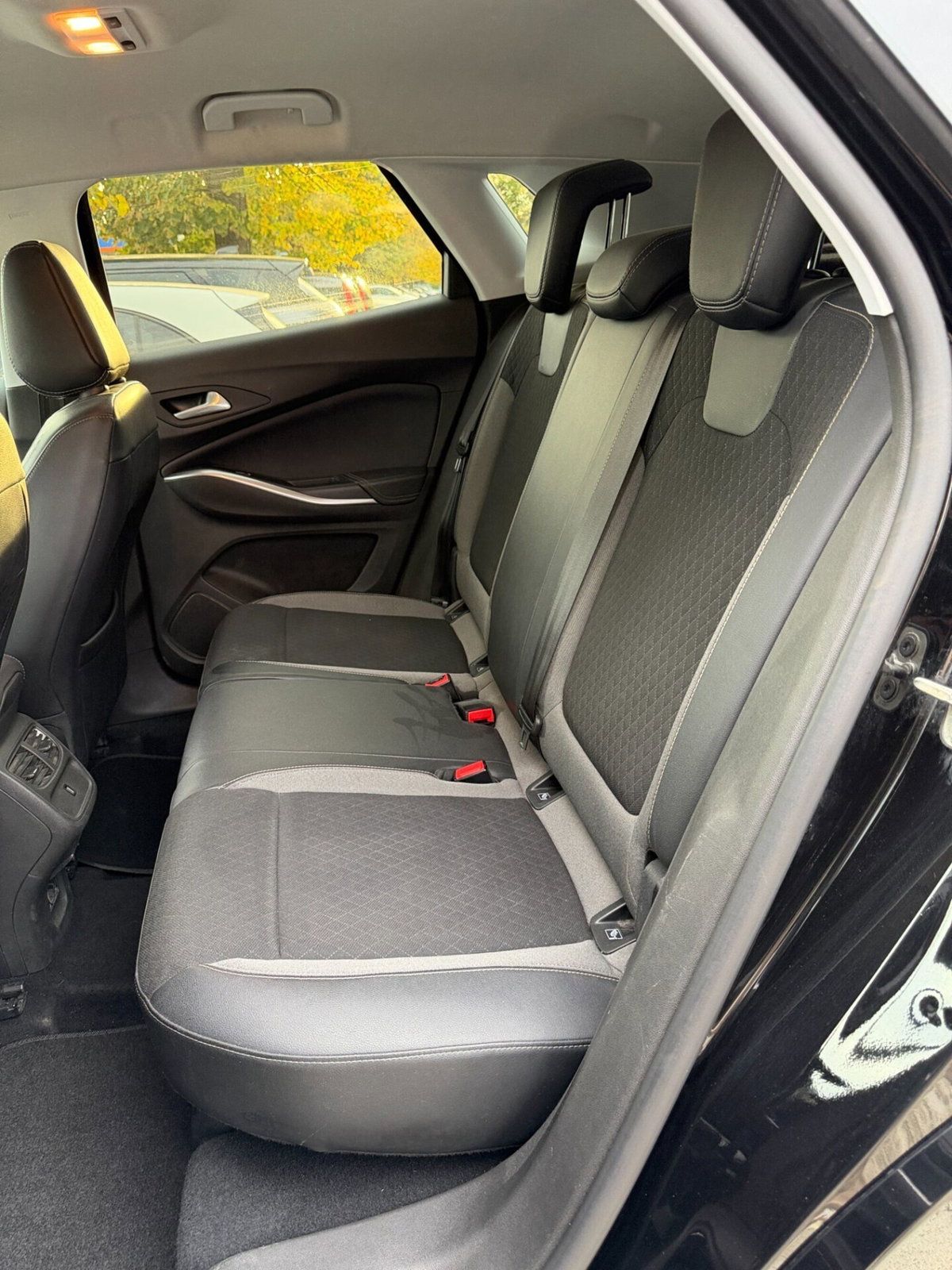 Opel Grandland 1.5 diesel Ecotec aut. Business Elegance (11)