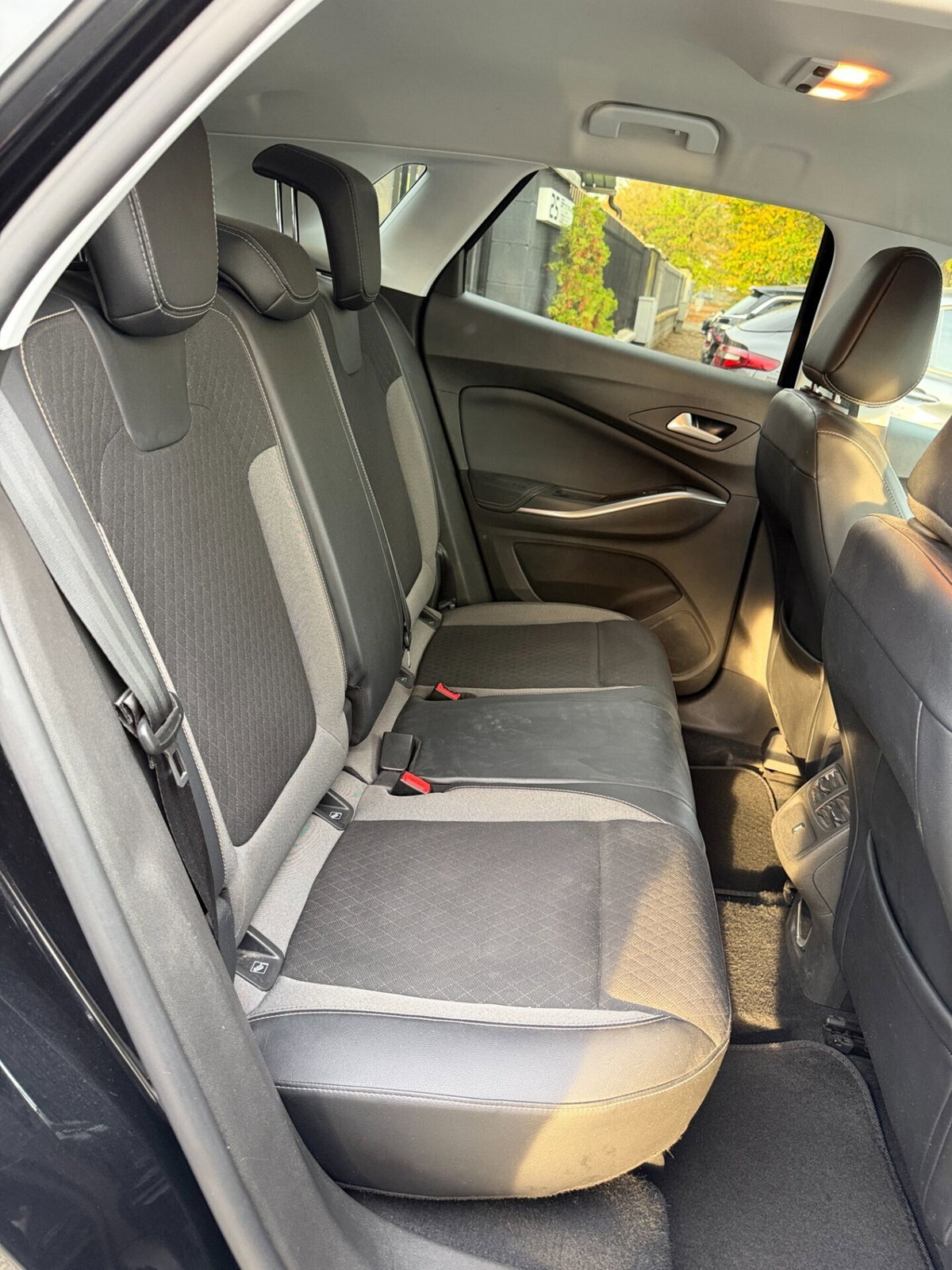 Opel Grandland 1.5 diesel Ecotec aut. Business Elegance (12)
