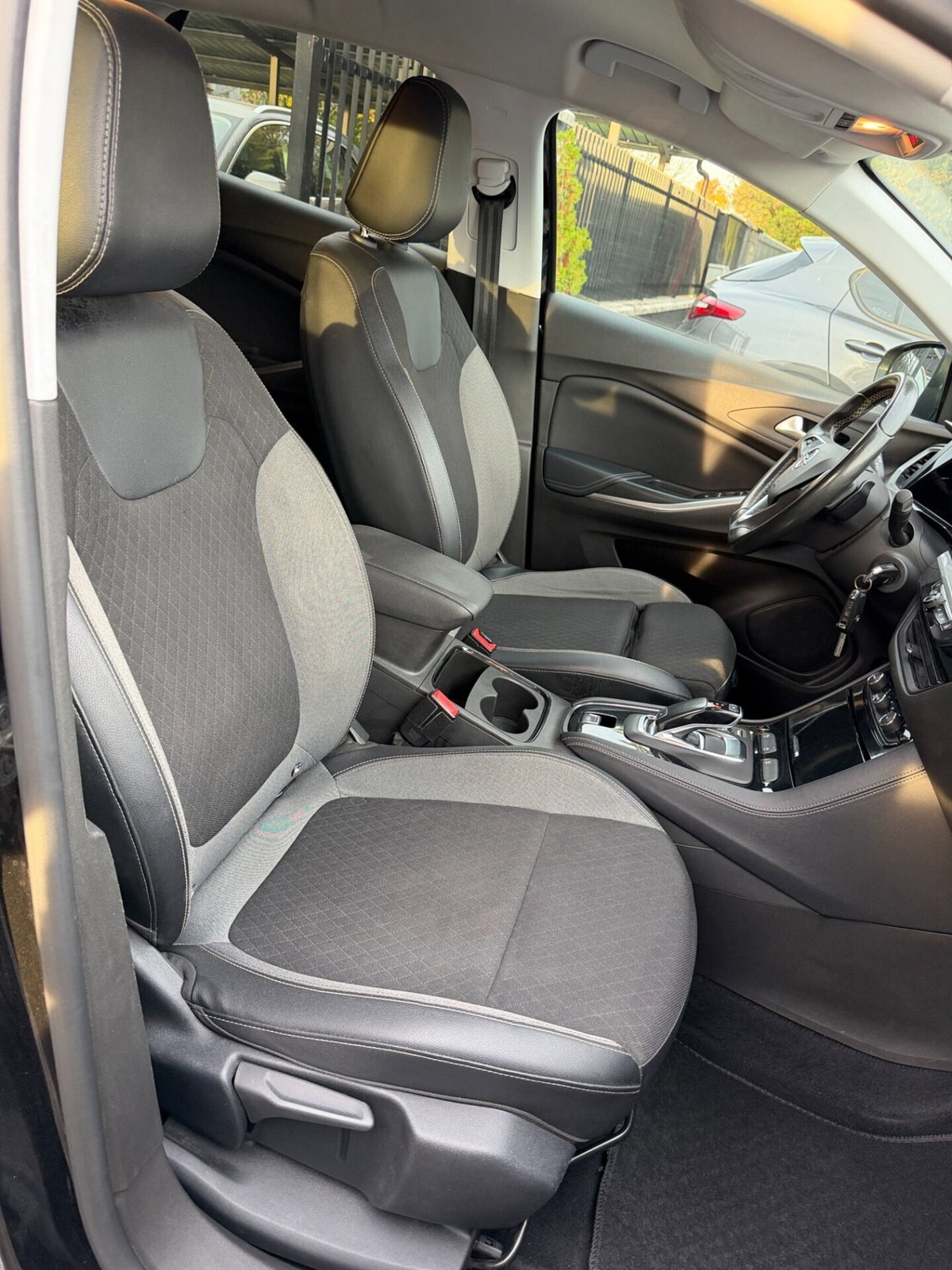 Opel Grandland 1.5 diesel Ecotec aut. Business Elegance (14)