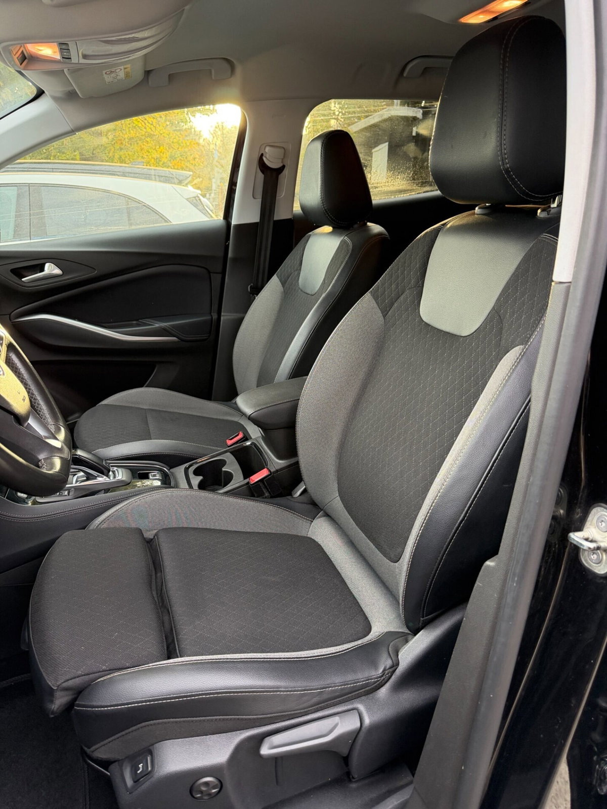 Opel Grandland 1.5 diesel Ecotec aut. Business Elegance (8)