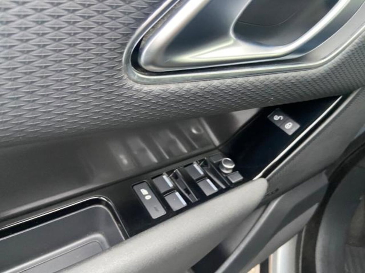 Land Rover Range Rover Velar 2.0D I4 180 CV R-Dynamic HSE (15)