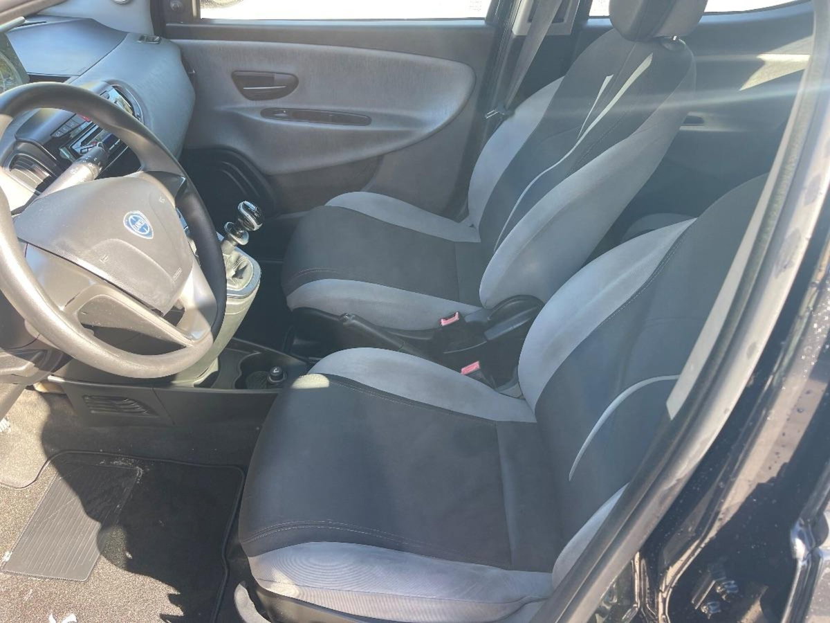 Lancia Ypsilon 1.2 69 CV 5 porte GPL Ecochic Platinum (10)