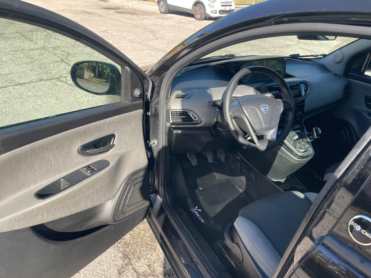 Lancia Ypsilon 1.2 69 CV 5 porte GPL Ecochic Platinum (11)