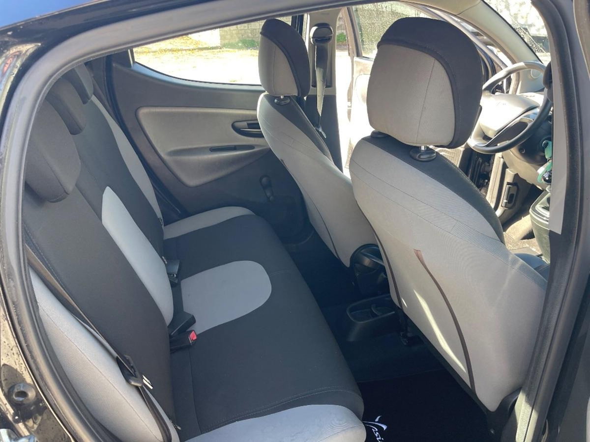 Lancia Ypsilon 1.2 69 CV 5 porte GPL Ecochic Platinum (14)