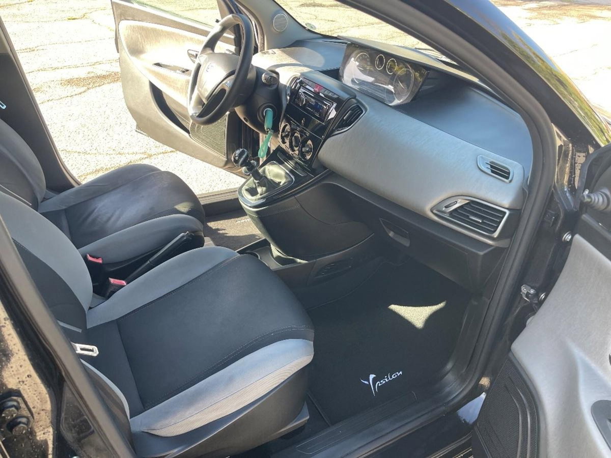 Lancia Ypsilon 1.2 69 CV 5 porte GPL Ecochic Platinum (15)