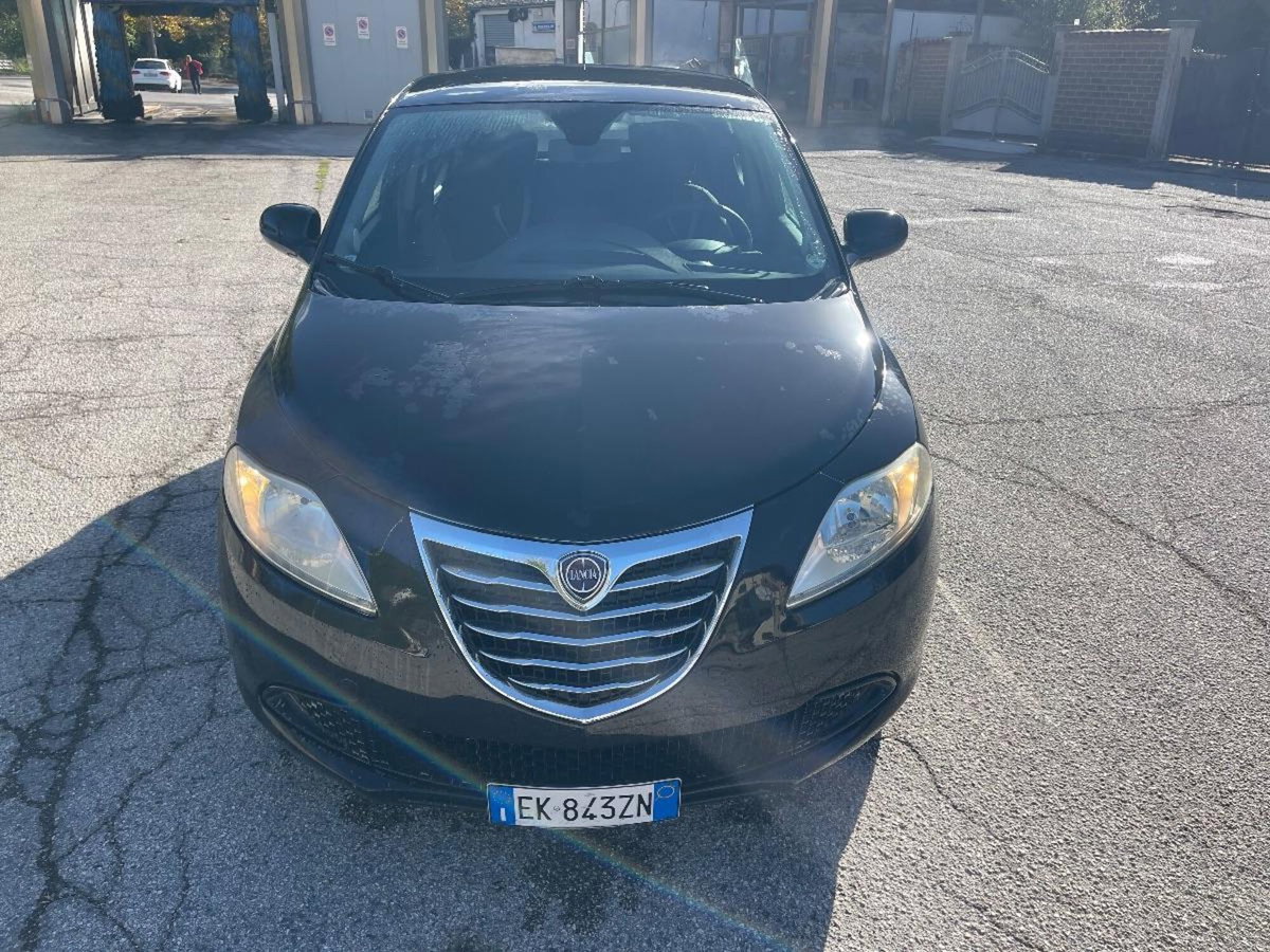 Lancia Ypsilon 1.2 69 CV 5 porte GPL Ecochic Platinum (2)