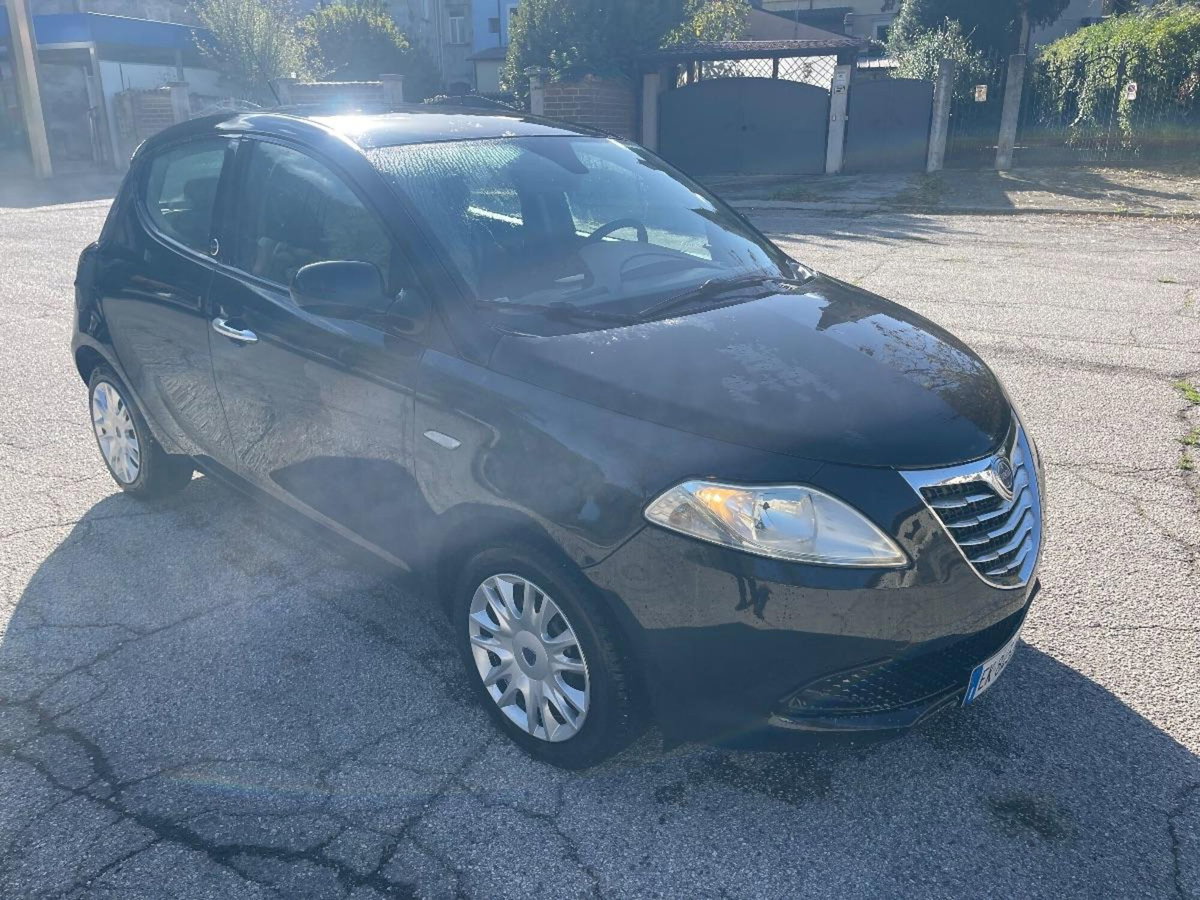 Lancia Ypsilon 1.2 69 CV 5 porte GPL Ecochic Platinum (3)