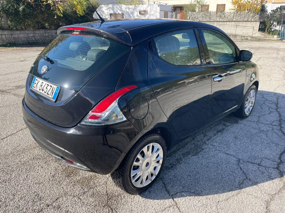 Lancia Ypsilon 1.2 69 CV 5 porte GPL Ecochic Platinum (5)