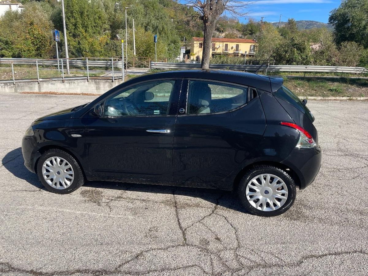 Lancia Ypsilon 1.2 69 CV 5 porte GPL Ecochic Platinum (8)