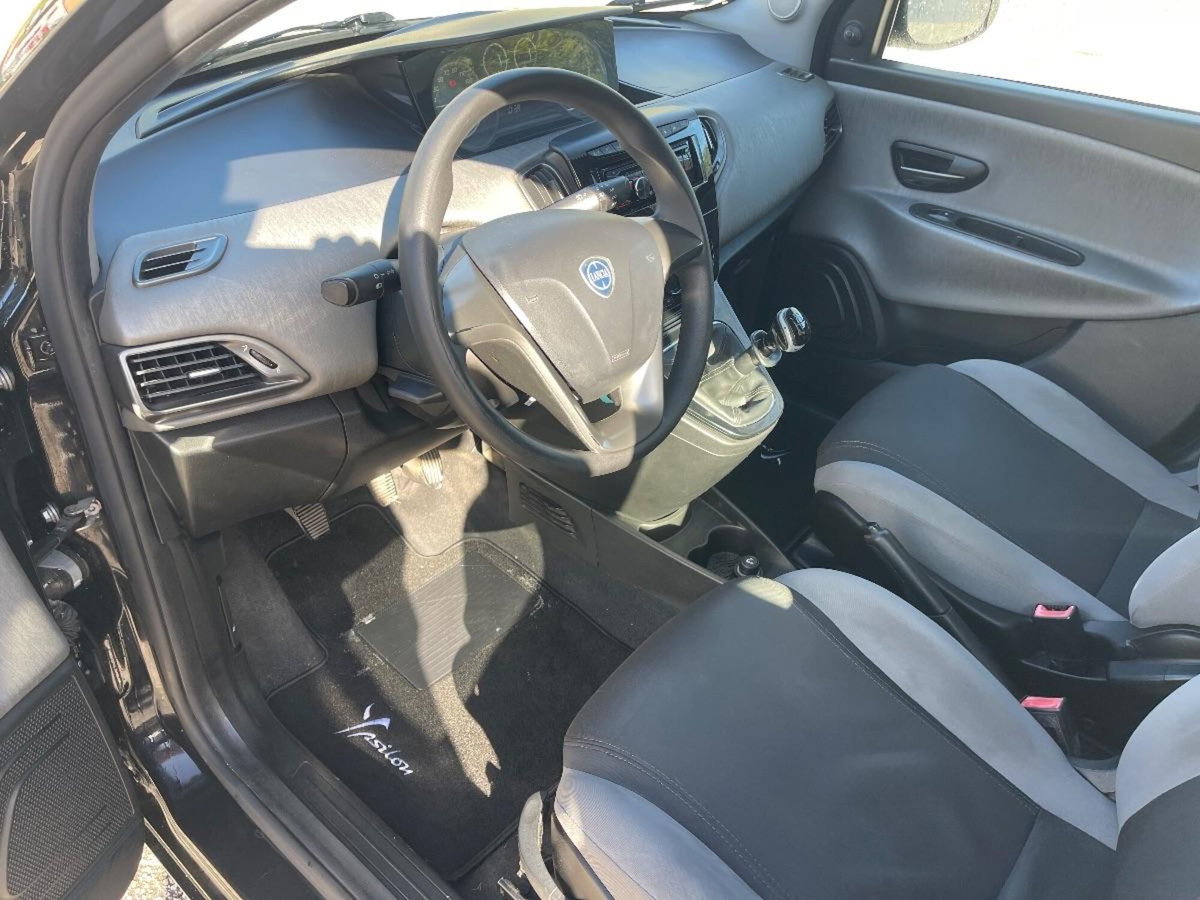 Lancia Ypsilon 1.2 69 CV 5 porte GPL Ecochic Platinum (9)