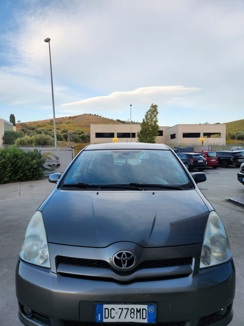 Toyota Corolla Verso 2.2 16V D-4D DPF Sol