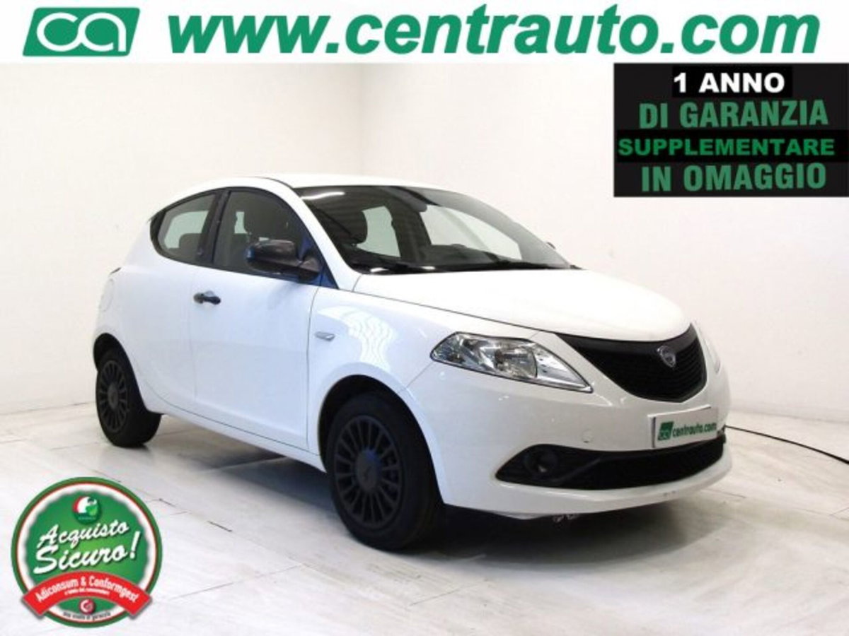 Lancia Ypsilon 1.0 FireFly 5 porte S&S Hybrid Ecochic Silver
